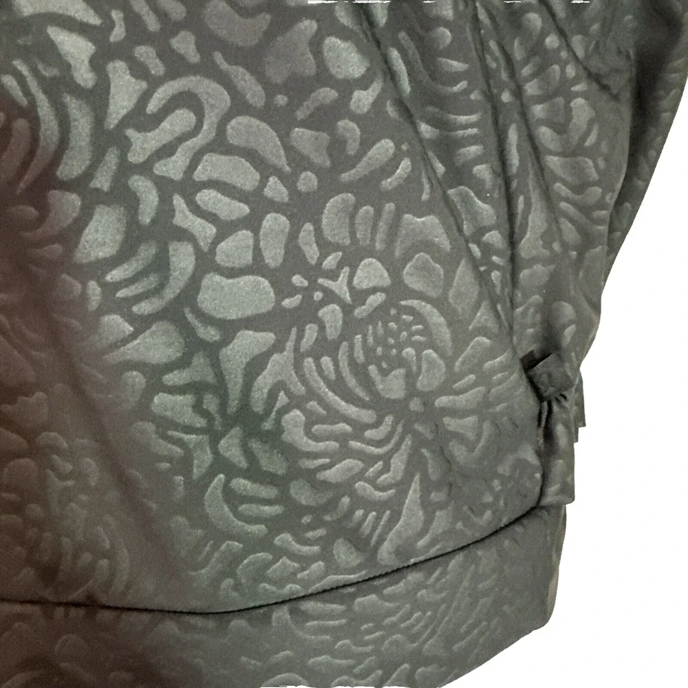 LULULEMON Departure Top Pullover Size 8 Black‎ Long Sleeve Petal Camo Embossed